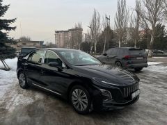 Фото авто Hongqi E-QM5