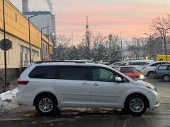 Фото авто Toyota Sienna