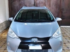 Сүрөт унаа Toyota Prius c