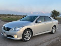 Photo of the vehicle Toyota Crown