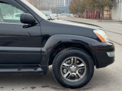 Photo of the vehicle Lexus GX