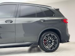 Photo of the vehicle BMW X5