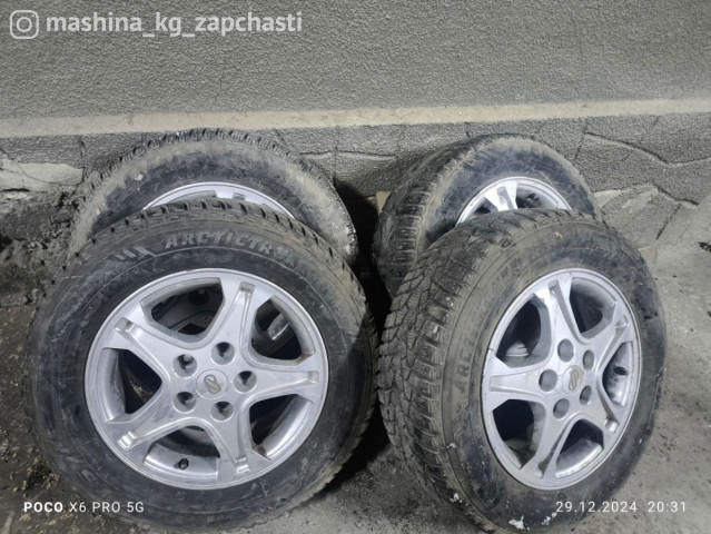 Tires - Продам зимние шины на Тойота Камри с диском цена 15000 сом