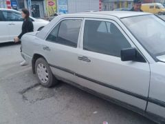 Сүрөт унаа Mercedes-Benz W124