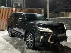 Photo of the vehicle Lexus LX