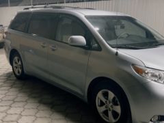 Фото авто Toyota Sienna