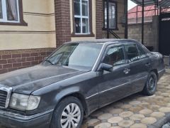 Сүрөт унаа Mercedes-Benz W124