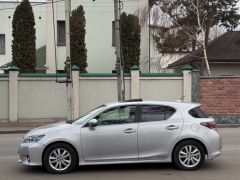 Photo of the vehicle Lexus CT