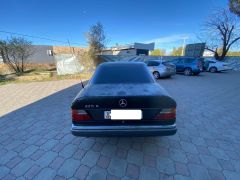 Сүрөт унаа Mercedes-Benz W124