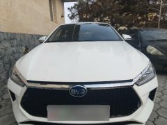 Фото авто BYD e2