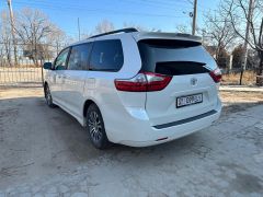 Фото авто Toyota Sienna