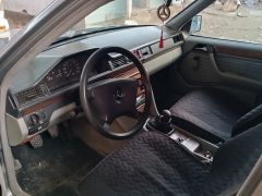 Сүрөт унаа Mercedes-Benz W124