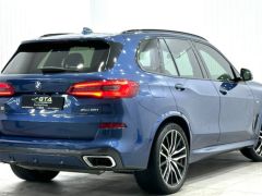 Photo of the vehicle BMW X5