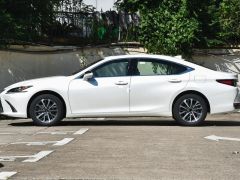 Photo of the vehicle Lexus ES