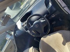 Photo of the vehicle Toyota Vitz