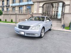 Photo of the vehicle Toyota Crown