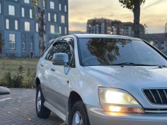 Сүрөт унаа Toyota Harrier