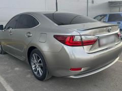 Photo of the vehicle Lexus ES