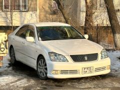 Photo of the vehicle Toyota Crown