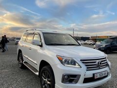 Photo of the vehicle Lexus LX