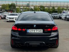 Photo of the vehicle BMW M5