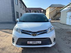 Фото авто Toyota Sienna