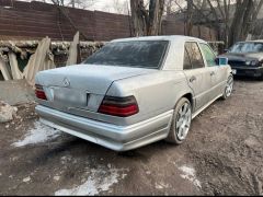 Photo of the vehicle Mercedes-Benz W124