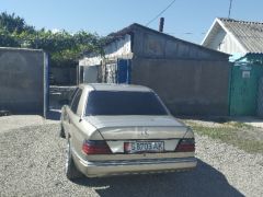 Сүрөт унаа Mercedes-Benz W124