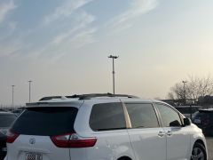 Фото авто Toyota Sienna