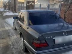 Сүрөт унаа Mercedes-Benz W124