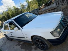 Сүрөт унаа Mercedes-Benz W124