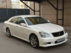 Photo of the vehicle Toyota Crown