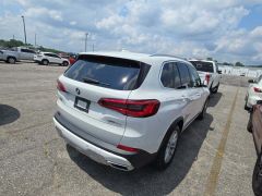 Photo of the vehicle BMW X5