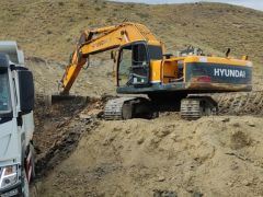 Photo of the vehicle Hyundai R300LC