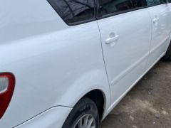 Фото авто Toyota Avensis Verso