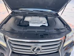 Photo of the vehicle Lexus LX