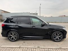 Photo of the vehicle BMW X5