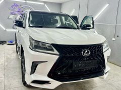 Photo of the vehicle Lexus LX