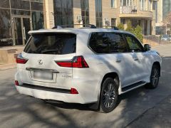 Photo of the vehicle Lexus LX