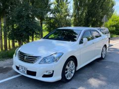 Photo of the vehicle Toyota Crown