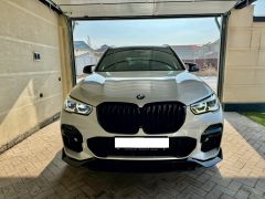 Photo of the vehicle BMW X5