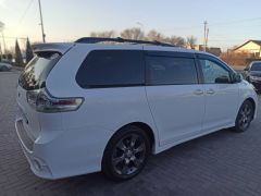 Фото авто Toyota Sienna