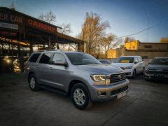 Photo of the vehicle Toyota Sequoia