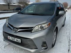 Photo of the vehicle Toyota Sienna