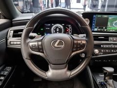 Photo of the vehicle Lexus ES