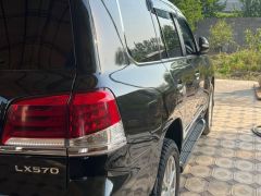 Photo of the vehicle Lexus LX