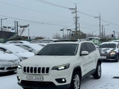 Сүрөт унаа Jeep Cherokee