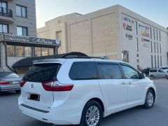 Photo of the vehicle Toyota Sienna