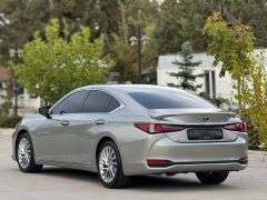 Photo of the vehicle Lexus ES