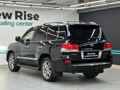 Photo of the vehicle Lexus LX